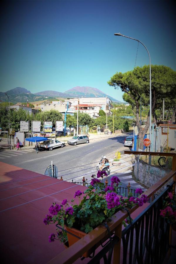 Vesuvius' Lovely Inn Ercolano Exterior foto